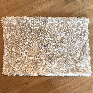 Simple white bath mat from bed bath and beyond. In good condition.